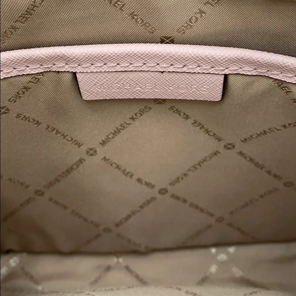 MICHAEL KORS LG EW ZP CHAIN XBODY POWDER BLUSH MLT